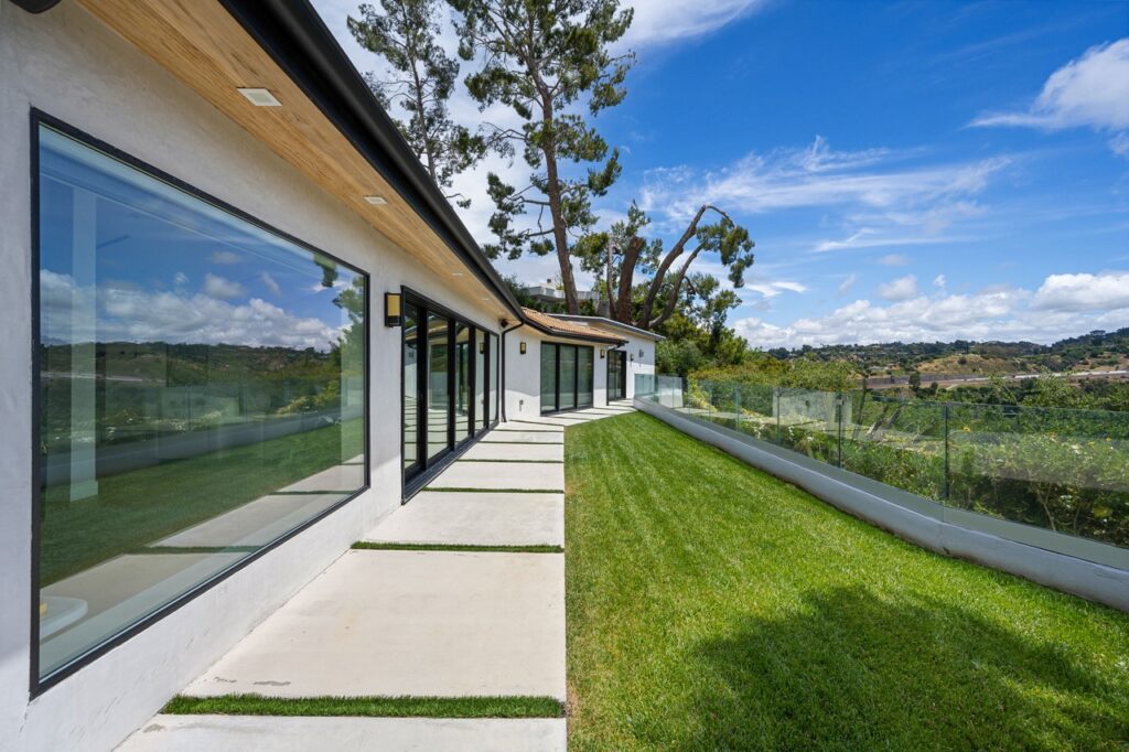 Copy of spacious grassy backyard with a porch providing 2025 02 02 11 48 18 utc Large