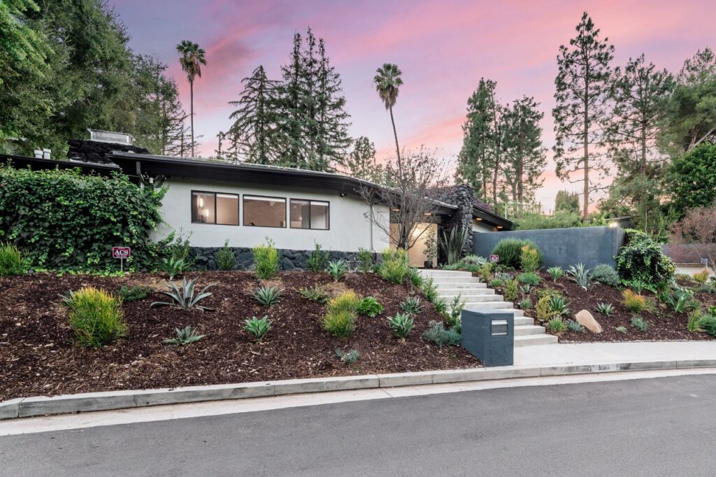 exterior shot of a luxury home 2025 01 31 20 16 13 utc Large