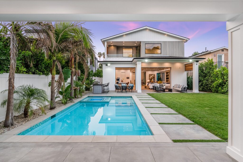 exterior view of a contemporary new home in los an 2024 05 10 18 10 33 utc Large